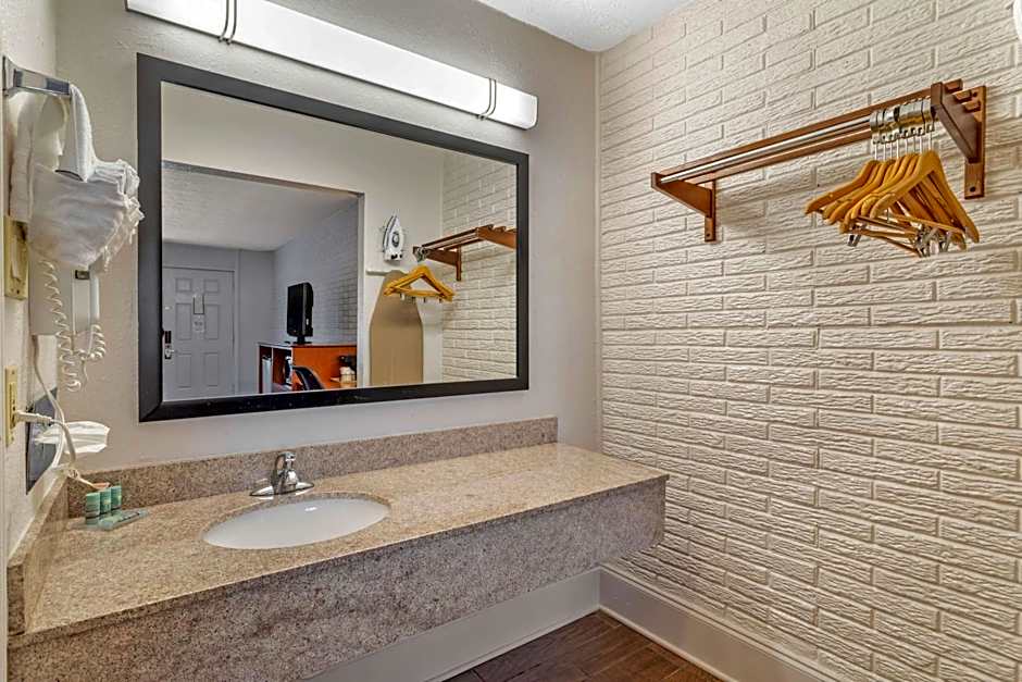 Best Western Hendersonville Inn
