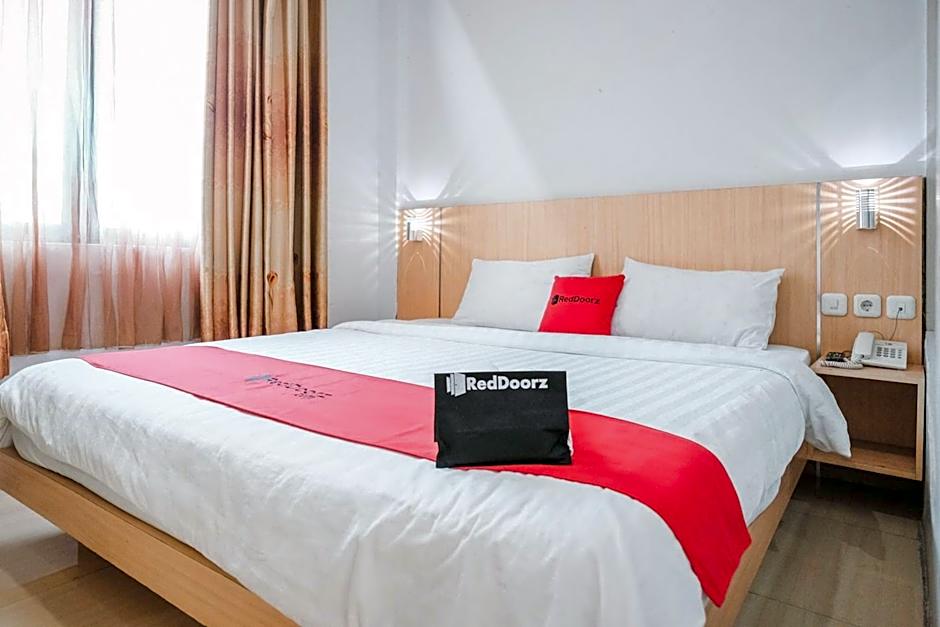 RedDoorz Premium at Hotel T-ONE Jambi