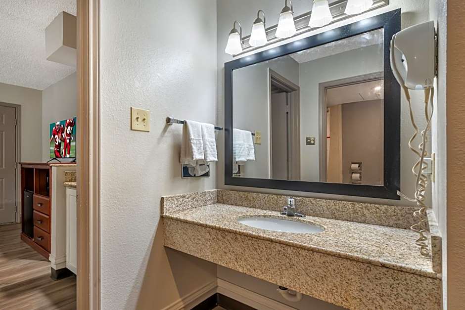 Red Roof Inn & Suites Sulphur Springs