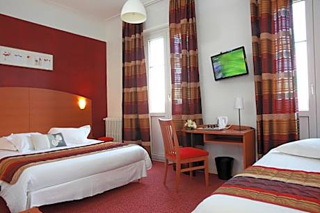 Triple Room (1 Double Bed + 1 Single Bed)