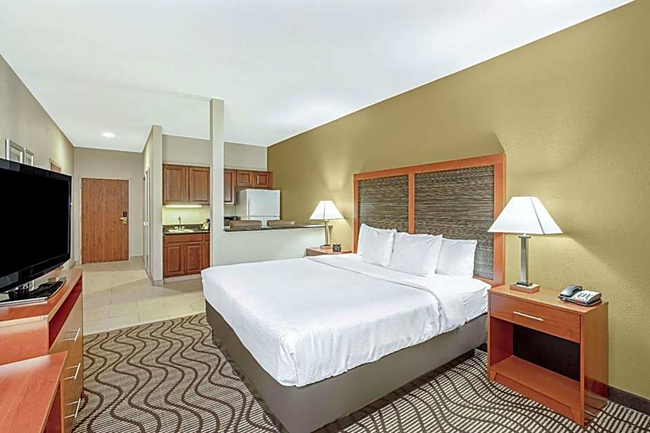 La Quinta Inn & Suites by Wyndham Midwest City - Tinker AFB