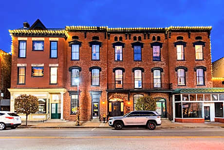 The Woodford Hotel