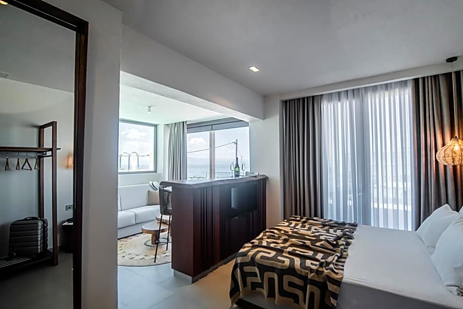 King's & Queen's Afitos - Suites With Private Pool