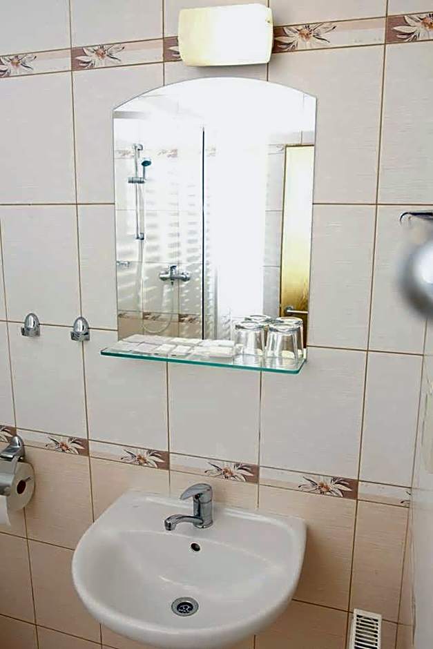 Photo 1 of 4 of Single Room