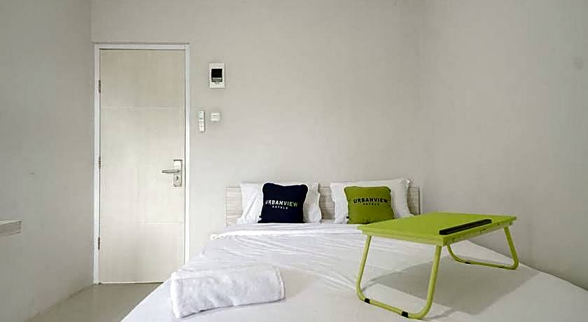 Urbanview Hotel Bari Syariah Palembang By RedDoorz