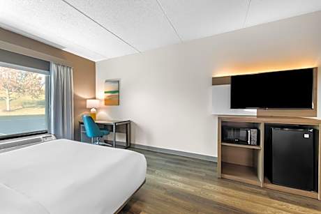 King Suite with Accessible Tub - Accessible/Non-Smoking