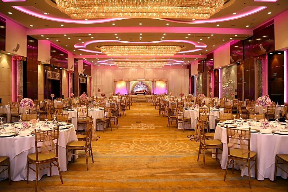 The Diplomat Radisson Blu Hotel Residence & Spa