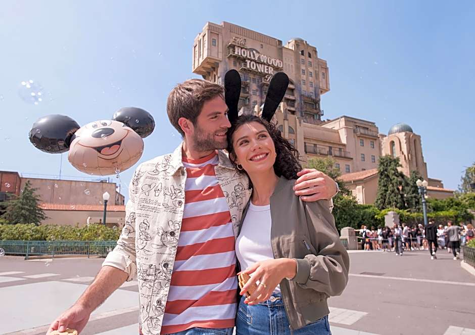 Disney Hotel Cheyenne + Tickets