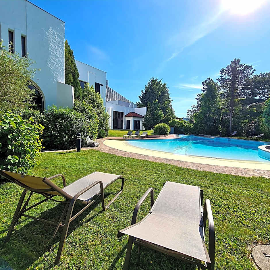 EVENTHOTEL PYRAMIDE & CONGRESS CENTER