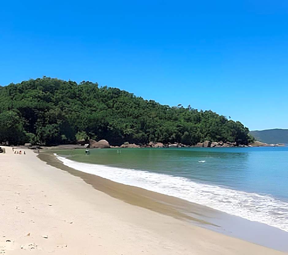 Flat perto de 3 praias com vaga e cozinha completa