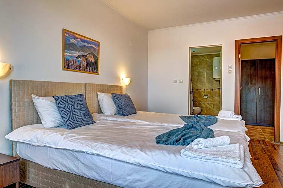 Complex Silver Hills