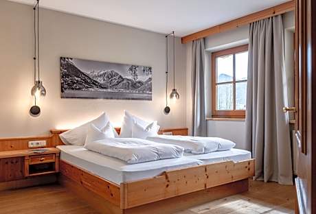 Three-Bedroom Apartment Tirol (Annex)