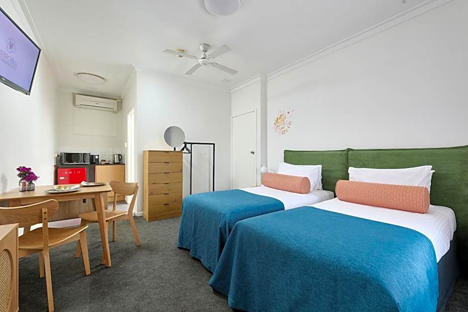 Baileys Parkside Motel by VetroBlu