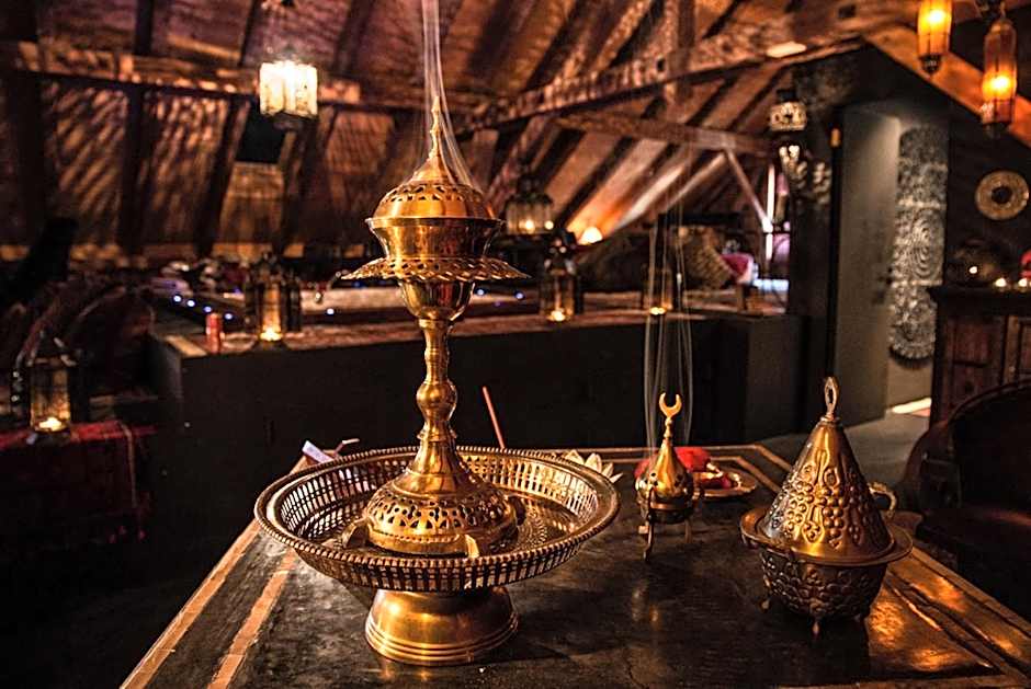 Bijou Hotel / Love and Romance