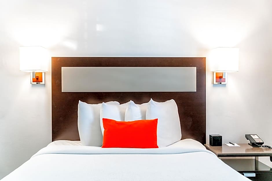 Inn at 50 - Long Beach Convention Center
