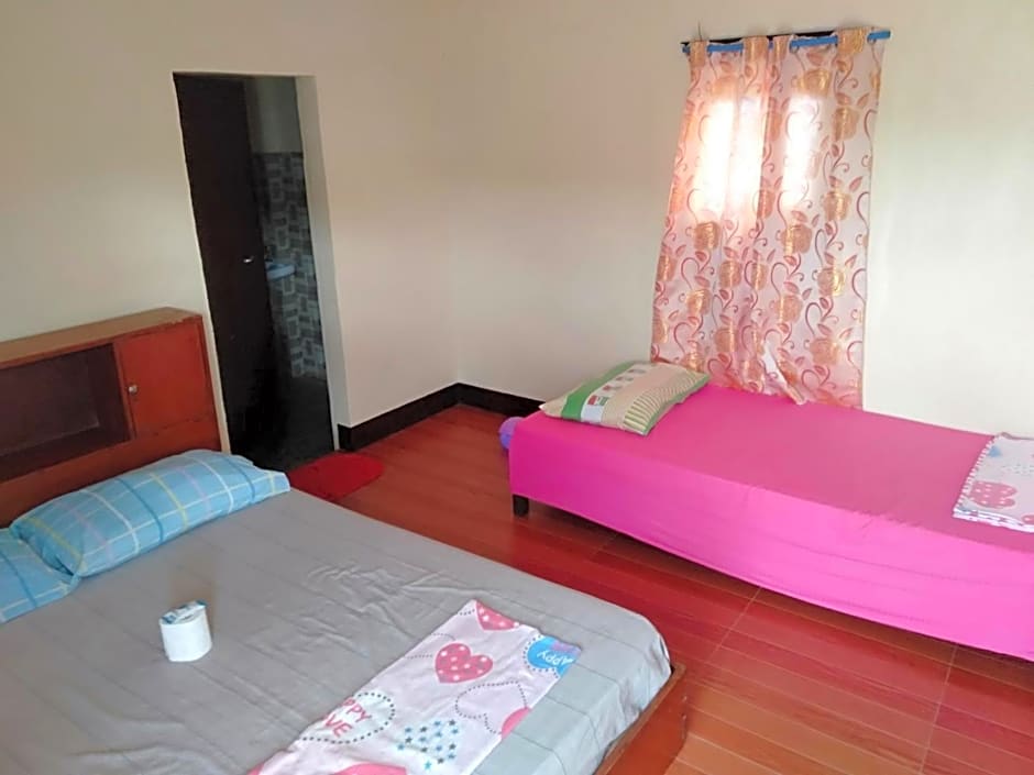 RMTM's Beachfront Accommodation - Caramoan