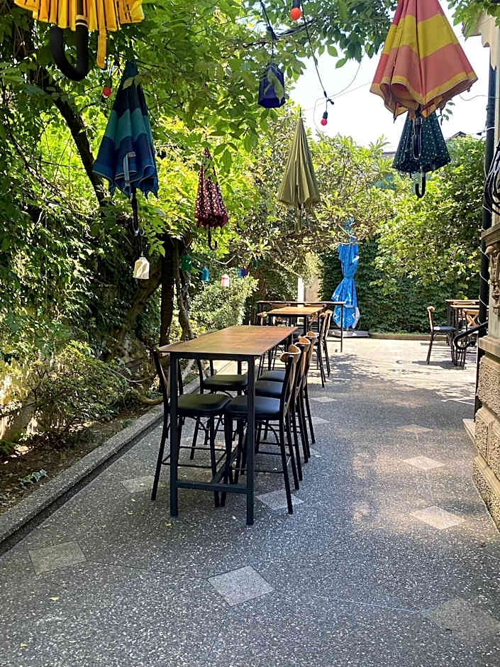 Karvi Hostel & Suites