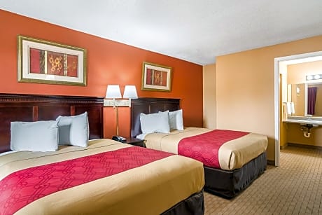 2 Queen Beds, Smoking