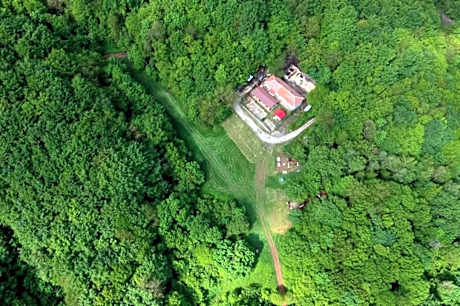 Bonsovi Poliani Hut (хижа Бонсови поляни)