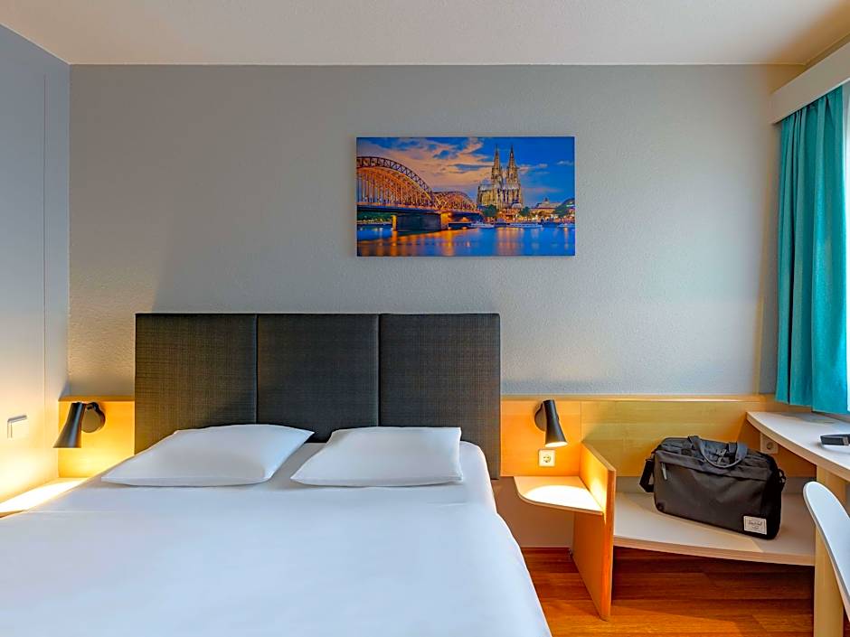 Foto 1 daripada 12 — Standard 1 Double Bed