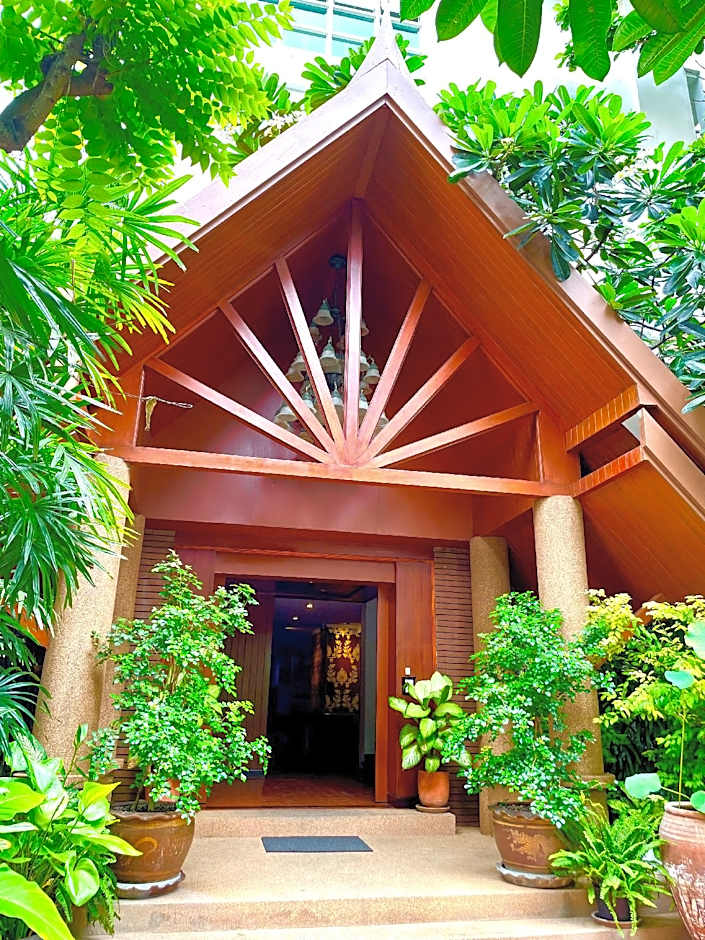 Photo 1 of 20 of Chada Thai House