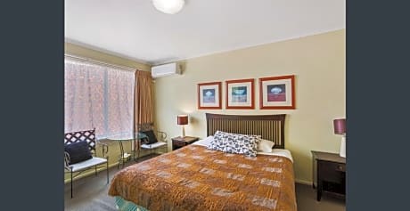 Studio Apartment King Bed