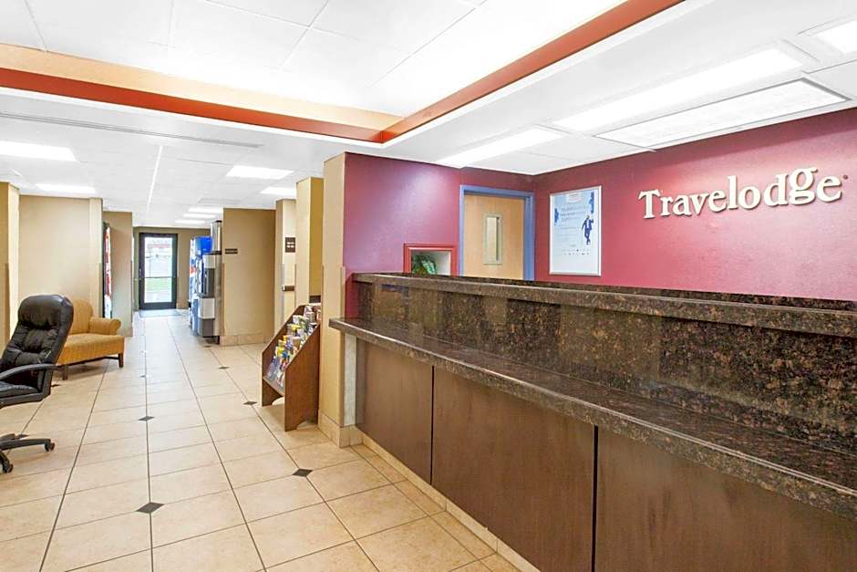 Travelodge by Wyndham Romulus Detroit Airport