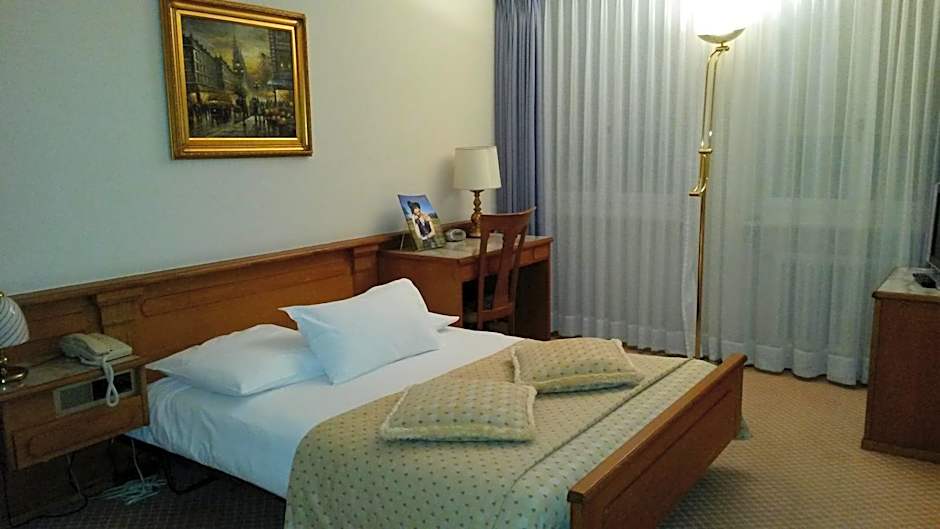 Hotel Century