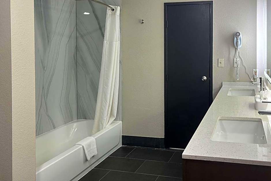 Quality Inn & Suites at Airport Blvd I-65