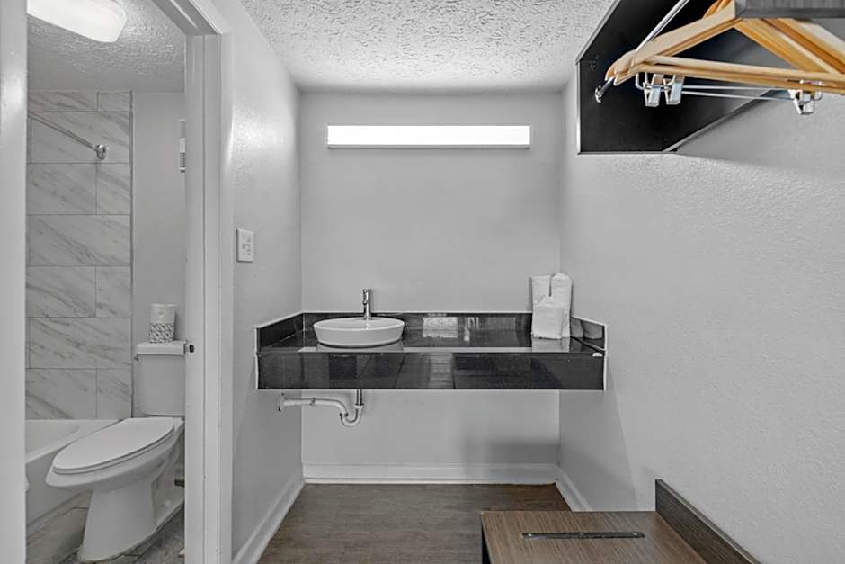 Budget Inn-Norfolk, VA - Oceanview