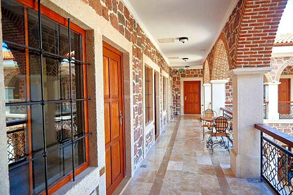 L'agora Old Town Hotel & Bazaar