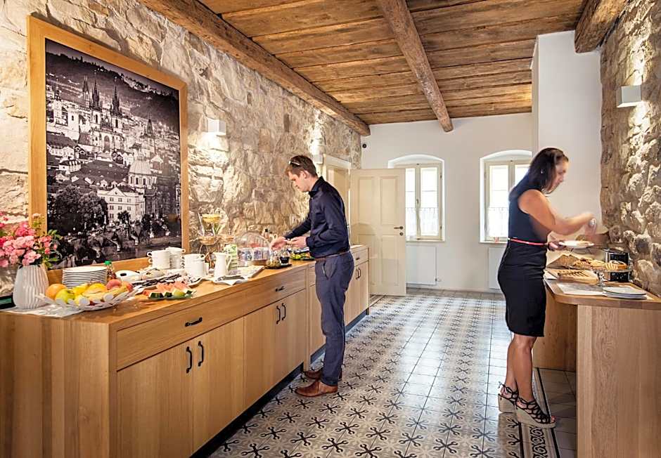 Hotel At the White Lily