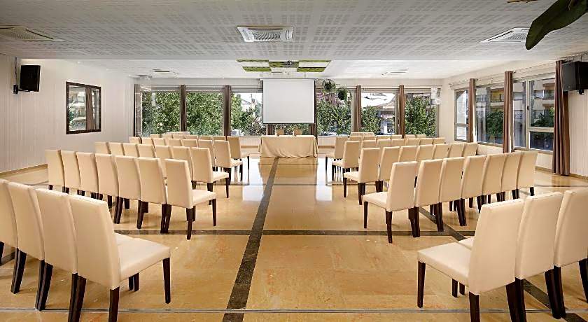 Mas Monzon Hotel
