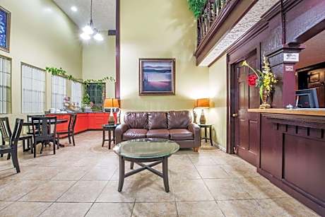 Howard Johnson by Wyndham San Marcos