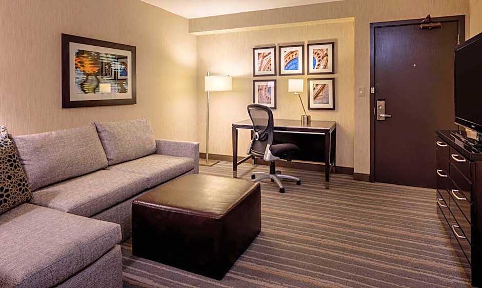 DoubleTree Suites By Hilton Minneapolis