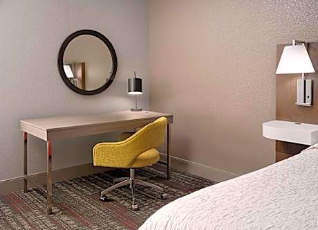 1 King Bed Non-Smoking Work Desk Microwave And Mini-Refrigerator WiFi Walk In Shower Full Breakfast