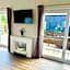 Black Bull Retreat, Barmston with Private Hot Tubs