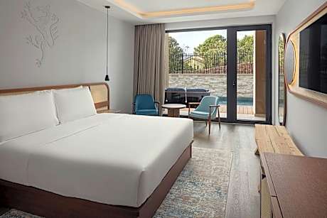 Infinity Room/Pool Access, Guest room, 1 King, Pool access
