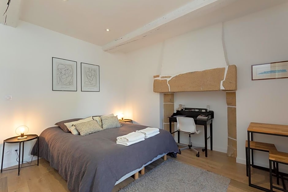 Manoir de la Nogrie - Chambre de charme avec accès privatif - Piscine chauffée sur domaine 5 étoiles