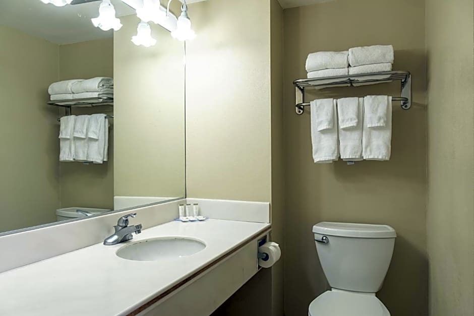 Travelodge by Wyndham Monterey Bay