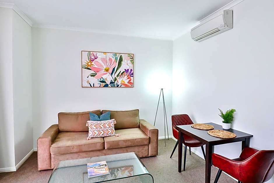 Indulge Apartments - Ontario