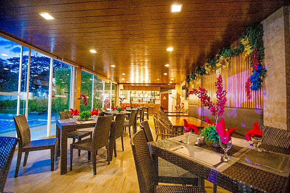 Holiday Suites