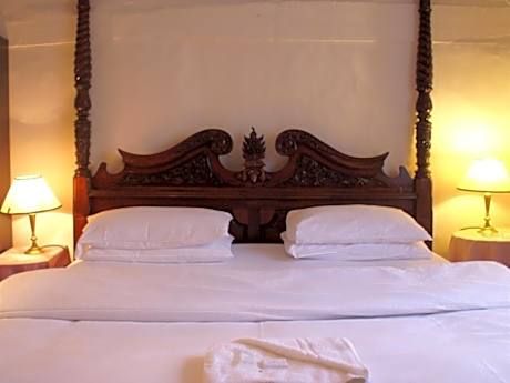 Twin Room with Private Bathroom