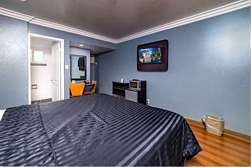 Travelodge by Wyndham Sacramento Convention Center – Sacramento, CA