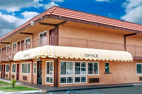 Days Inn by Wyndham Barstow
