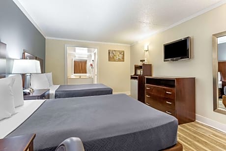 2 Double Beds Accessible