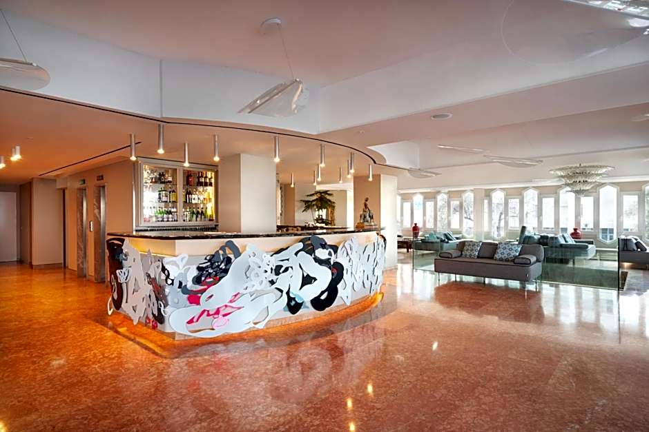 City Hotel