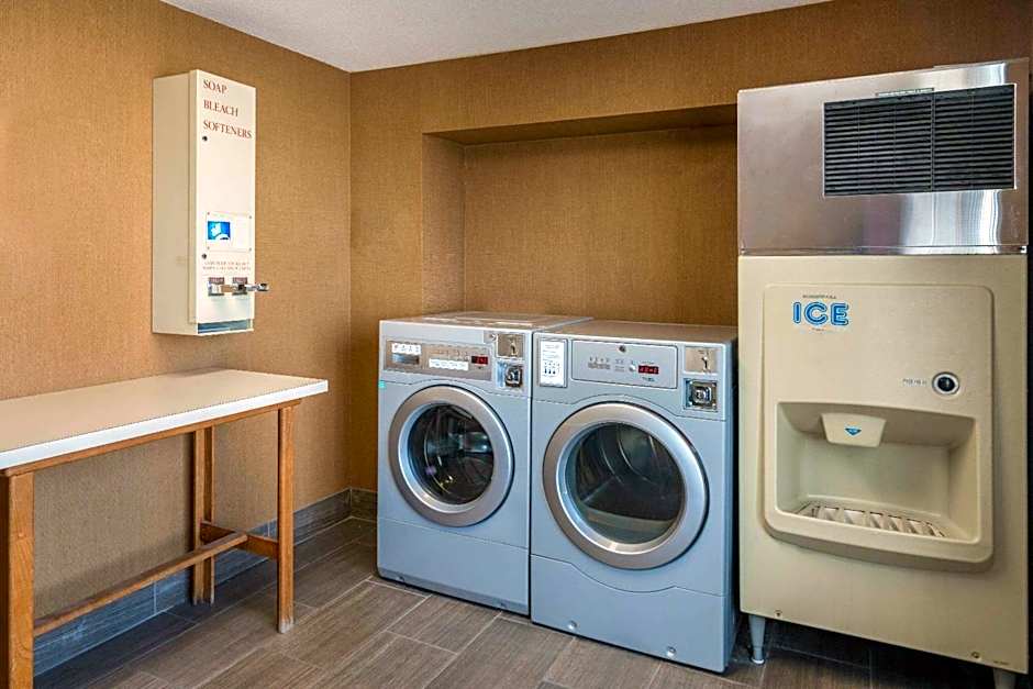 La Quinta Inn & Suites by Wyndham Clarksville