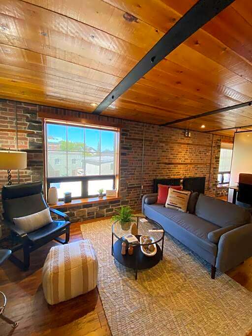 The Lofts #3 - Cozy downtown studio getaway