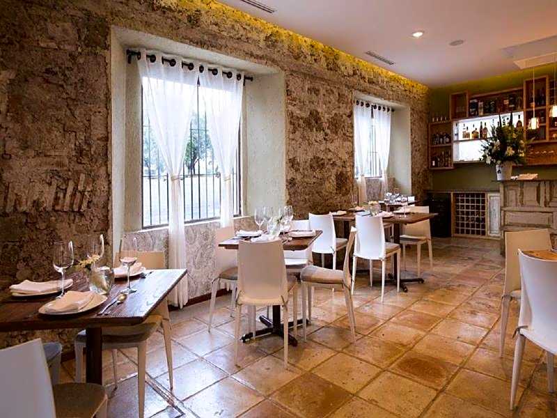 Descansera Hotel Business and Pleasure